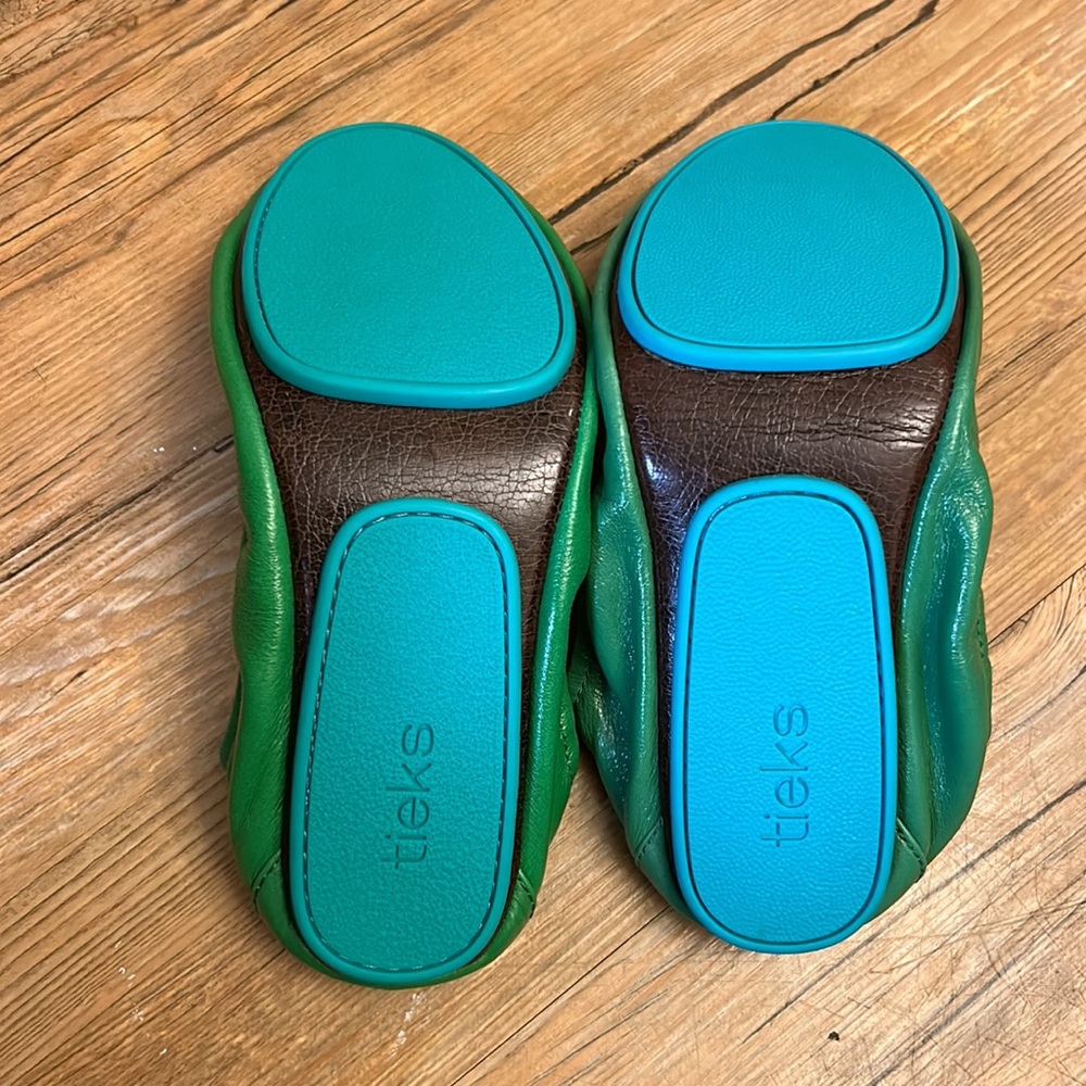 Tieks Clover Green Leather Flats - Picture 4 of 7